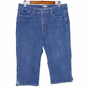 Awesome Lee Medium Dark Blue Denim "Lower on the Waist" Capris Size 16P GUC